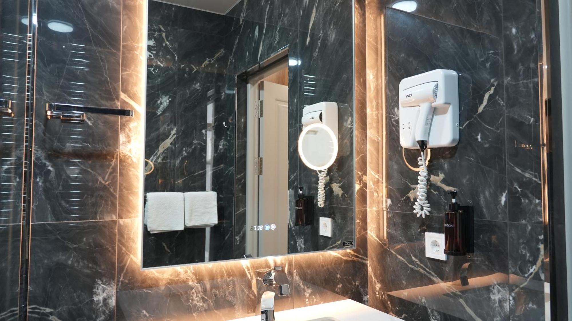 Avant Express Hotel Pool&Spa طشقند المظهر الخارجي الصورة